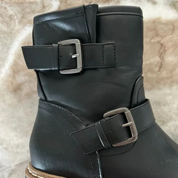 Sincerely Jules Esprit Black Lug Soled Boots with Buckles - Picture 10 of 11